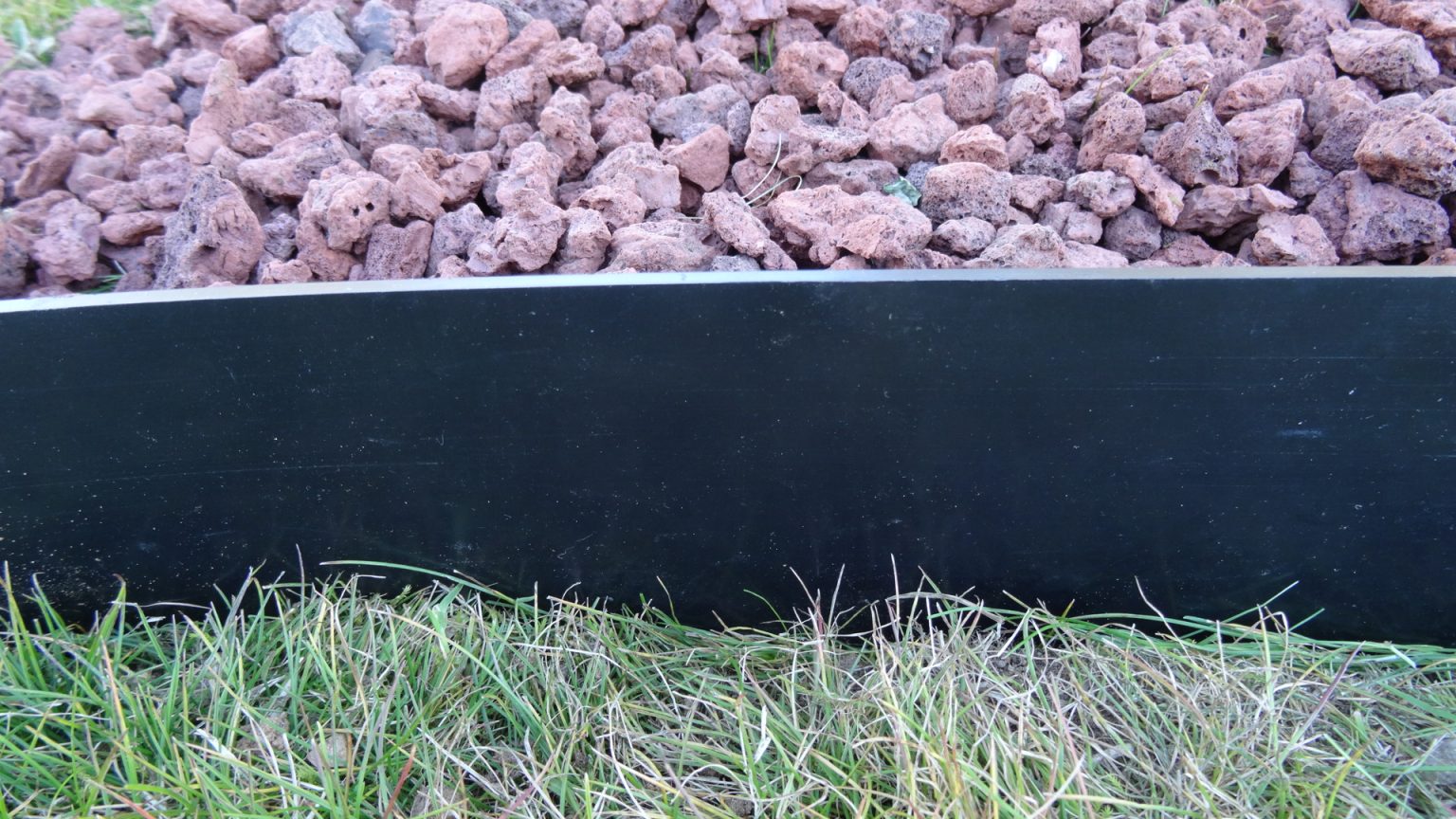 Heavy Duty Recycled Plastic Garden / Lawn Edging (5mm thick) Dark Green Plastic Forests